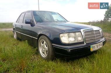 Mercedes-Benz E-Class  1993