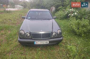 Mercedes-Benz E-Class  1995