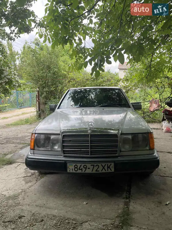 Mercedes-Benz E-Class 1992
