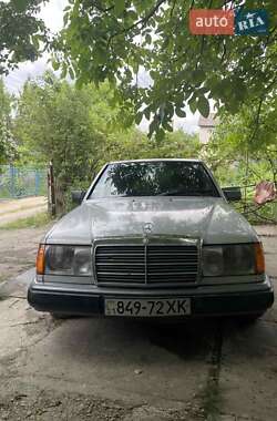 Mercedes-Benz E-Class  1992
