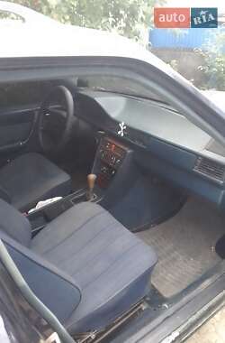 Mercedes-Benz E-Class  1987