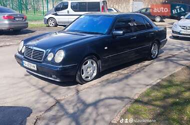 Mercedes-Benz E-Class  1995