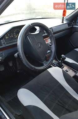 Mercedes-Benz E-Class  1995