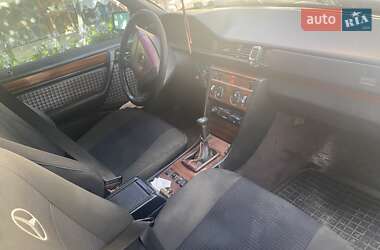 Mercedes-Benz E-Class  1993