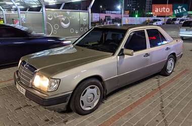 Mercedes-Benz E-Class  1993