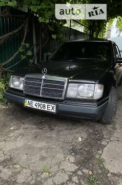 Mercedes-Benz E-Class  1990