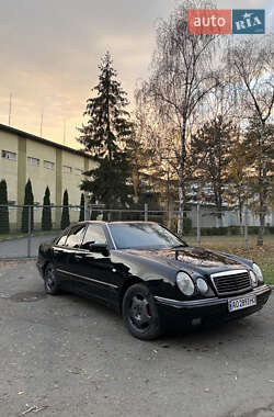 Mercedes-Benz E-Class  1996