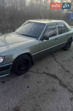 Mercedes-Benz E-Class 1986