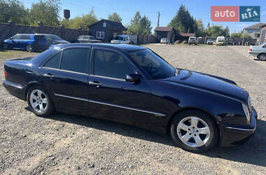 Mercedes-Benz E-Class  1995