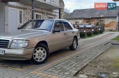 Mercedes-Benz E-Class  1986