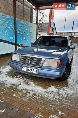 Mercedes-Benz E-Class  1986