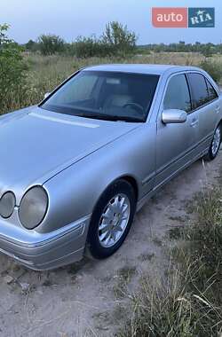 Mercedes-Benz E-Class  2001