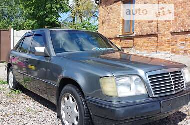 Mercedes-Benz E-Class  1992