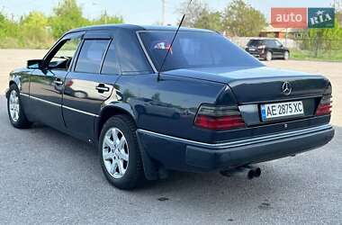 Mercedes-Benz E-Class  1990