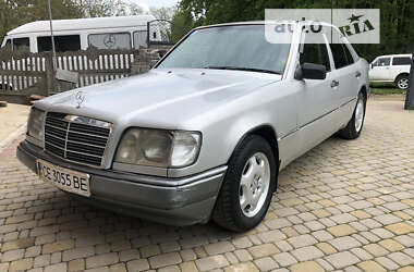 Mercedes-Benz E-Class  1993