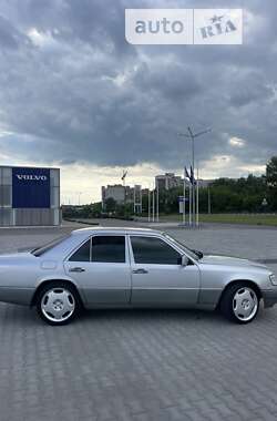 Mercedes-Benz E-Class  1990