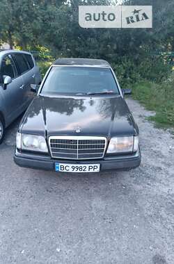 Mercedes-Benz E-Class  1992
