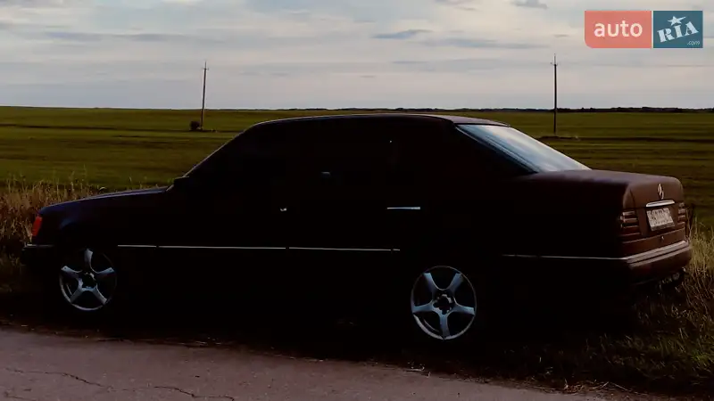 Mercedes-Benz E-Class 1992