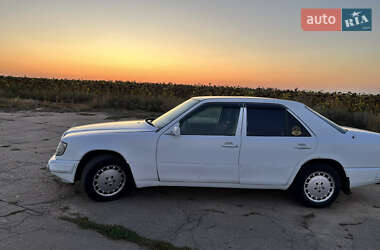 Mercedes-Benz E-Class  1986
