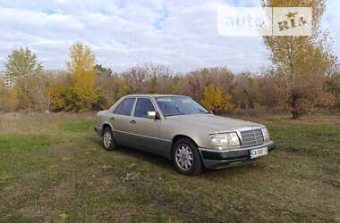 Mercedes-Benz E-Class  1990