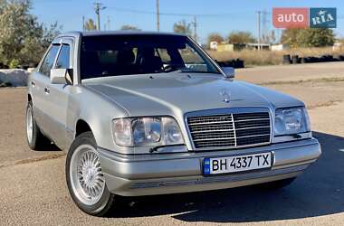 Mercedes-Benz E-Class  1987