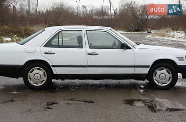 Mercedes-Benz E-Class  1989
