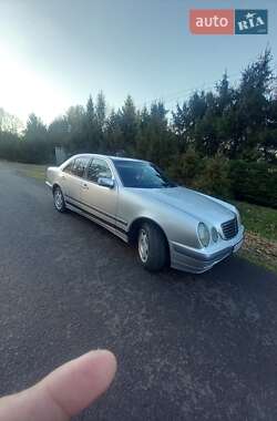Mercedes-Benz E-Class  2001
