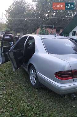 Mercedes-Benz E-Class  1996