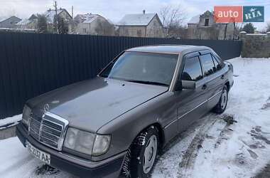 Mercedes-Benz E-Class  1986