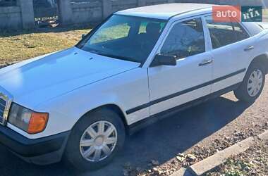 Mercedes-Benz E-Class  1988