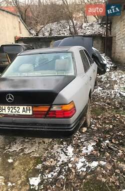 Mercedes-Benz E-Class  1988