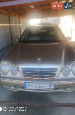 Mercedes-Benz E-Class  2001