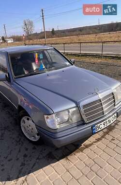 Mercedes-Benz E-Class  1992