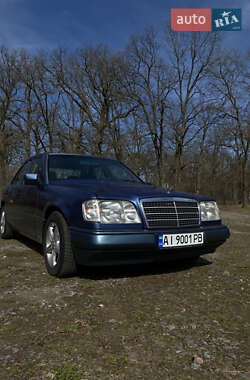 Mercedes-Benz E-Class  1993