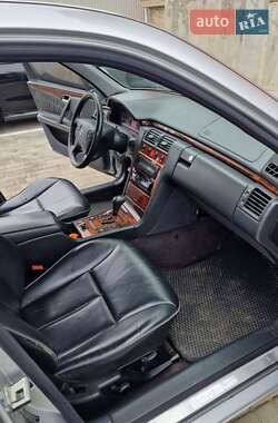 Mercedes-Benz E-Class  2000