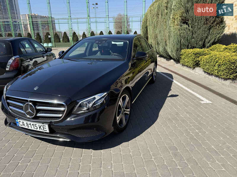 Седан Mercedes-Benz E-Class