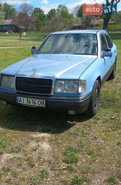 Mercedes-Benz E-Class  1990