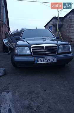Mercedes-Benz E-Class  1992