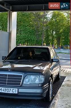 Mercedes-Benz E-Class  1993