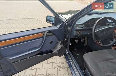 Mercedes-Benz E-Class  1992