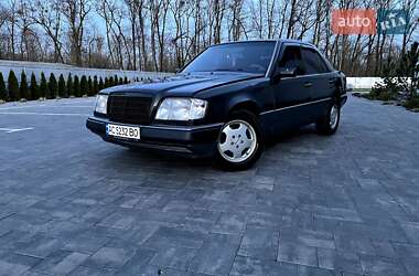 Mercedes-Benz E-Class  1993