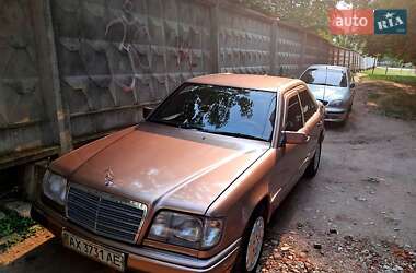 Mercedes-Benz E-Class  1989