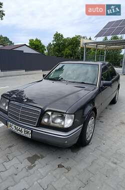 Mercedes-Benz E-Class  1993