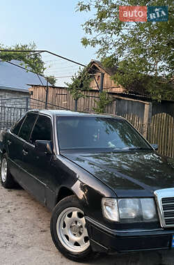 Mercedes-Benz E-Class  1990