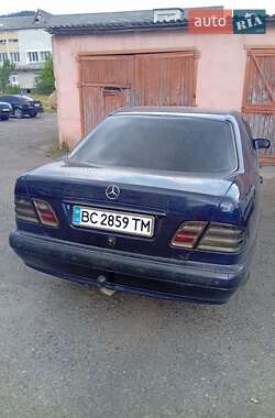 Mercedes-Benz E-Class  2001