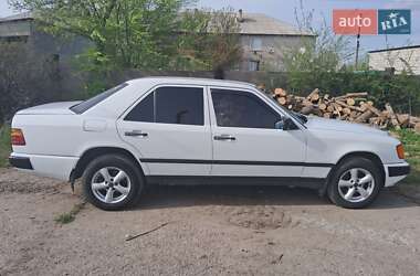 Mercedes-Benz E-Class  1989