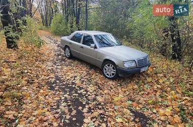 Mercedes-Benz E-Class  1995