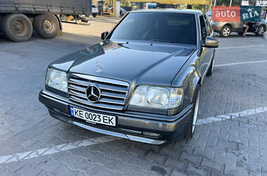 Mercedes-Benz E-Class  1993