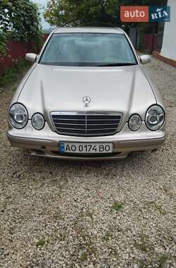 Mercedes-Benz E-Class  2001