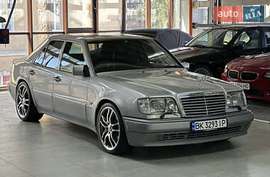 Mercedes-Benz E-Class 1993